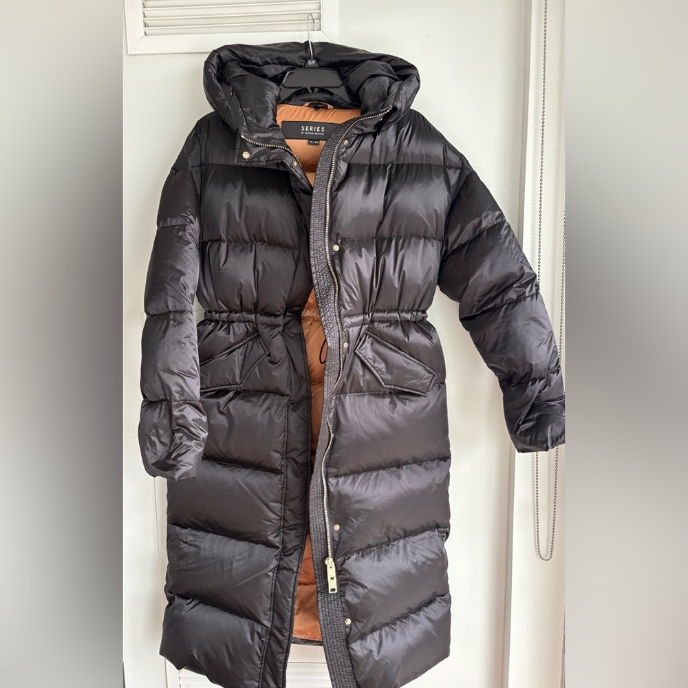 Sleek Black Puffer Coat with Hood